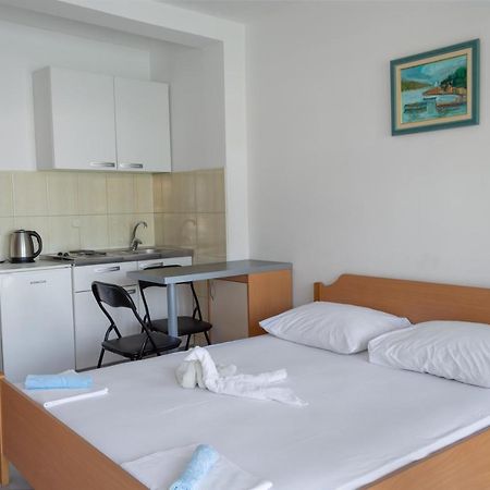 Apartments Ivica - Beachfront Drvenik  Exterior foto